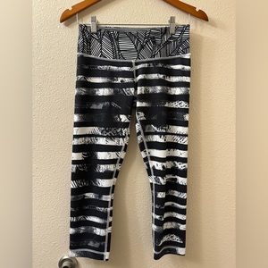 Lululemon Wunder Under Crop II Size Shady Palms White Black Striped